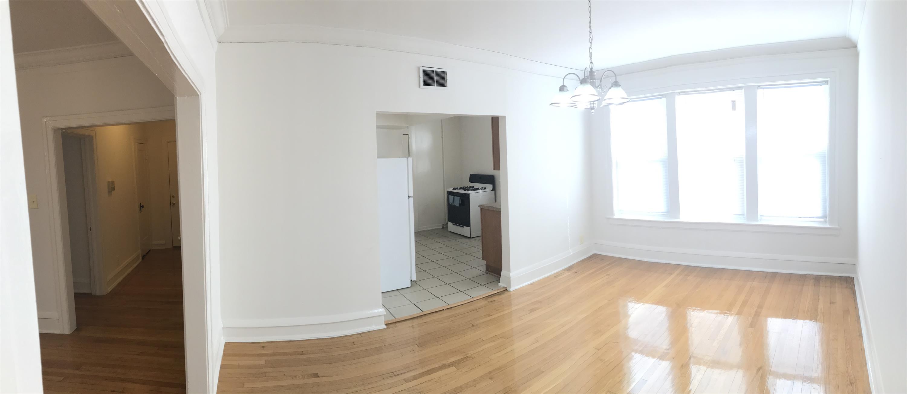 7403 S Rhodes Ave - Third Floor