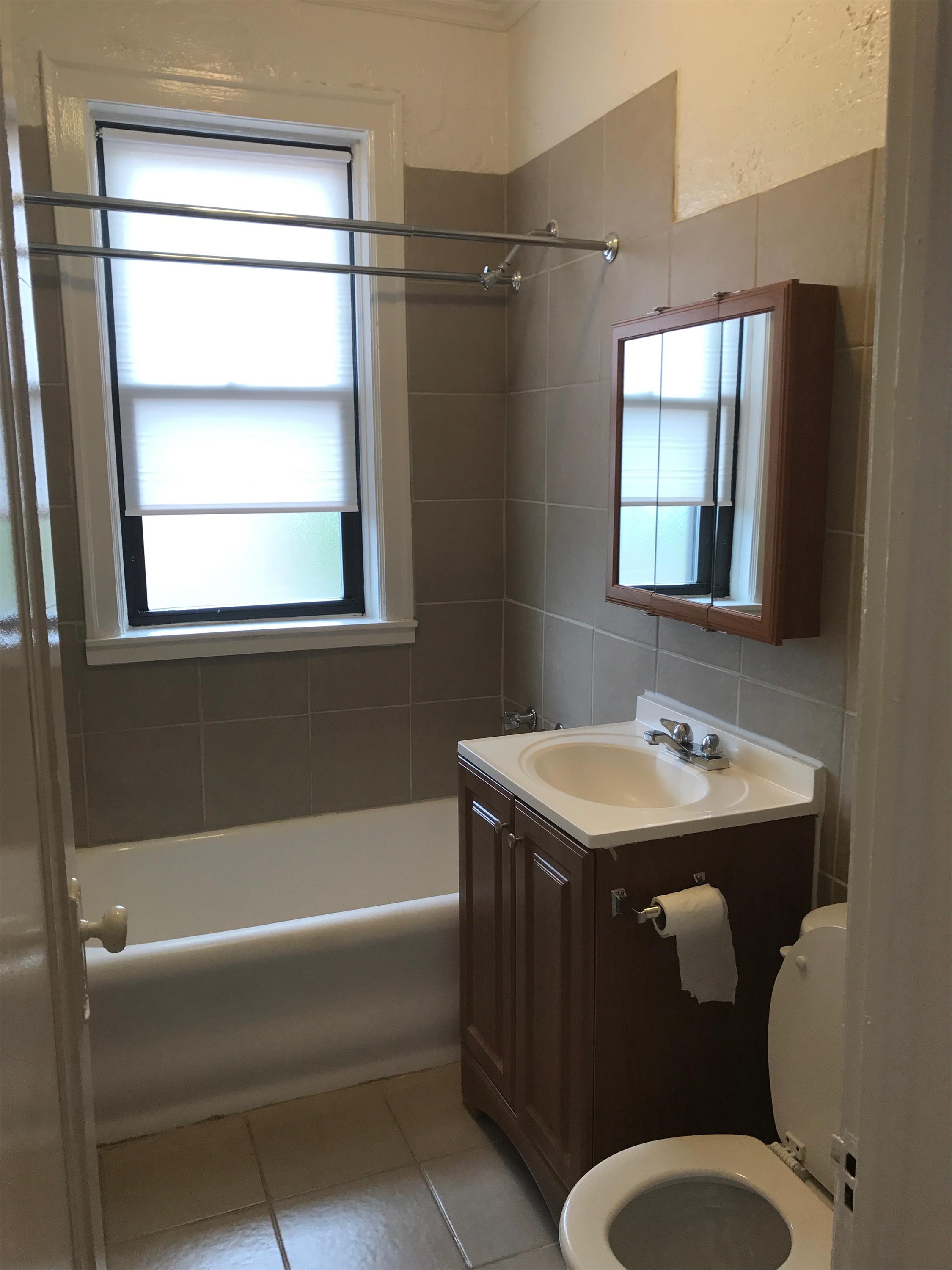 10736 S Calumet Ave - Unit 3E